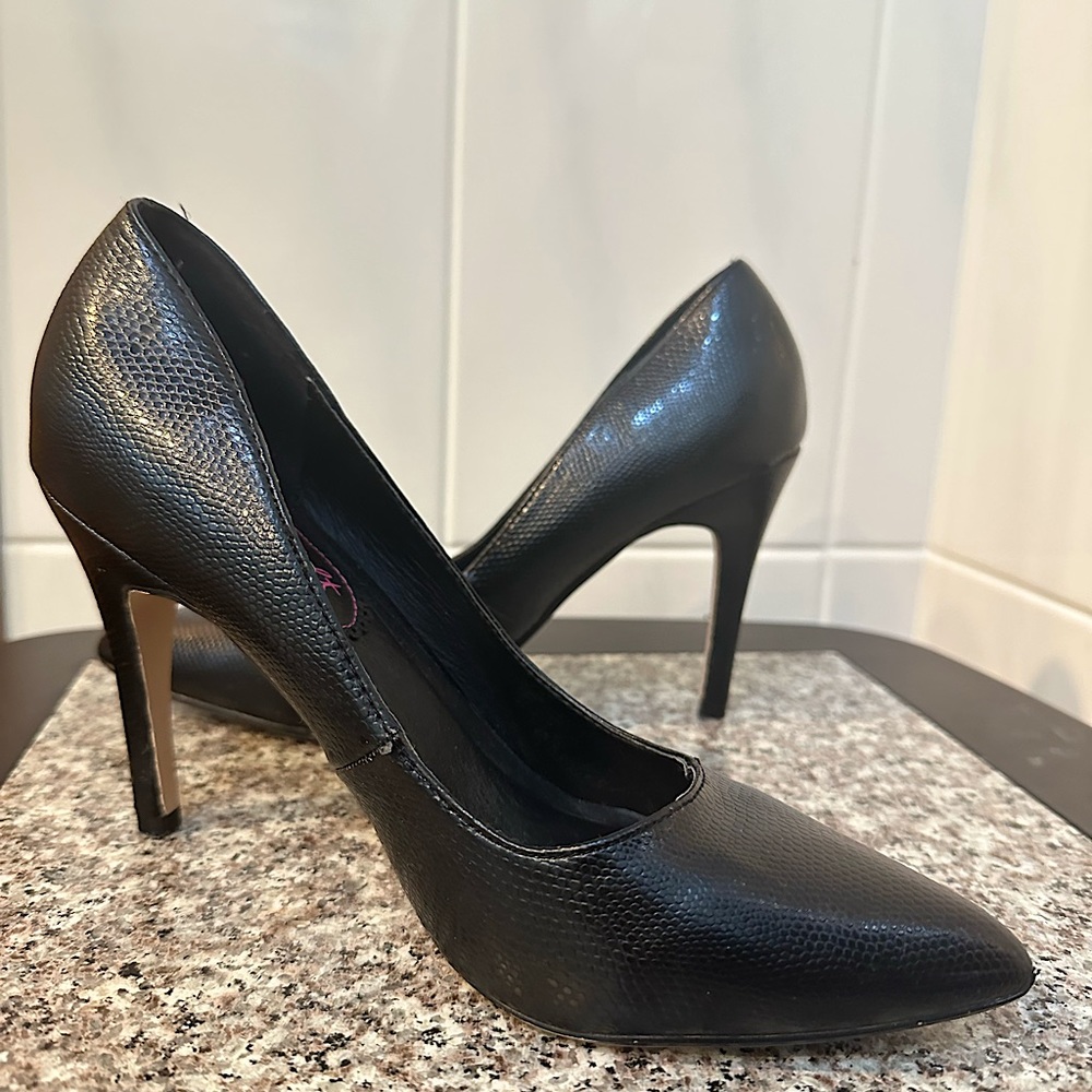 Gently used xoxo shoes , black size 8M